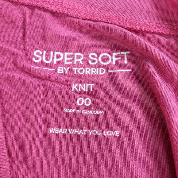 Super Soft by Torrid short-sleeve knit t-shirt in rich pink GUC size 00 or M/L - Picture 4 of 9